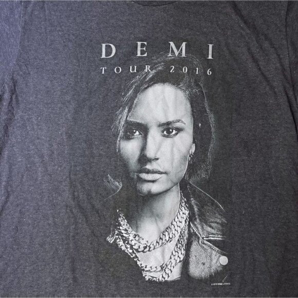 Demi Lovato 2016 Concert Tour Graphic Gray Short Sleeve T Women’s M - Picture 2 of 5